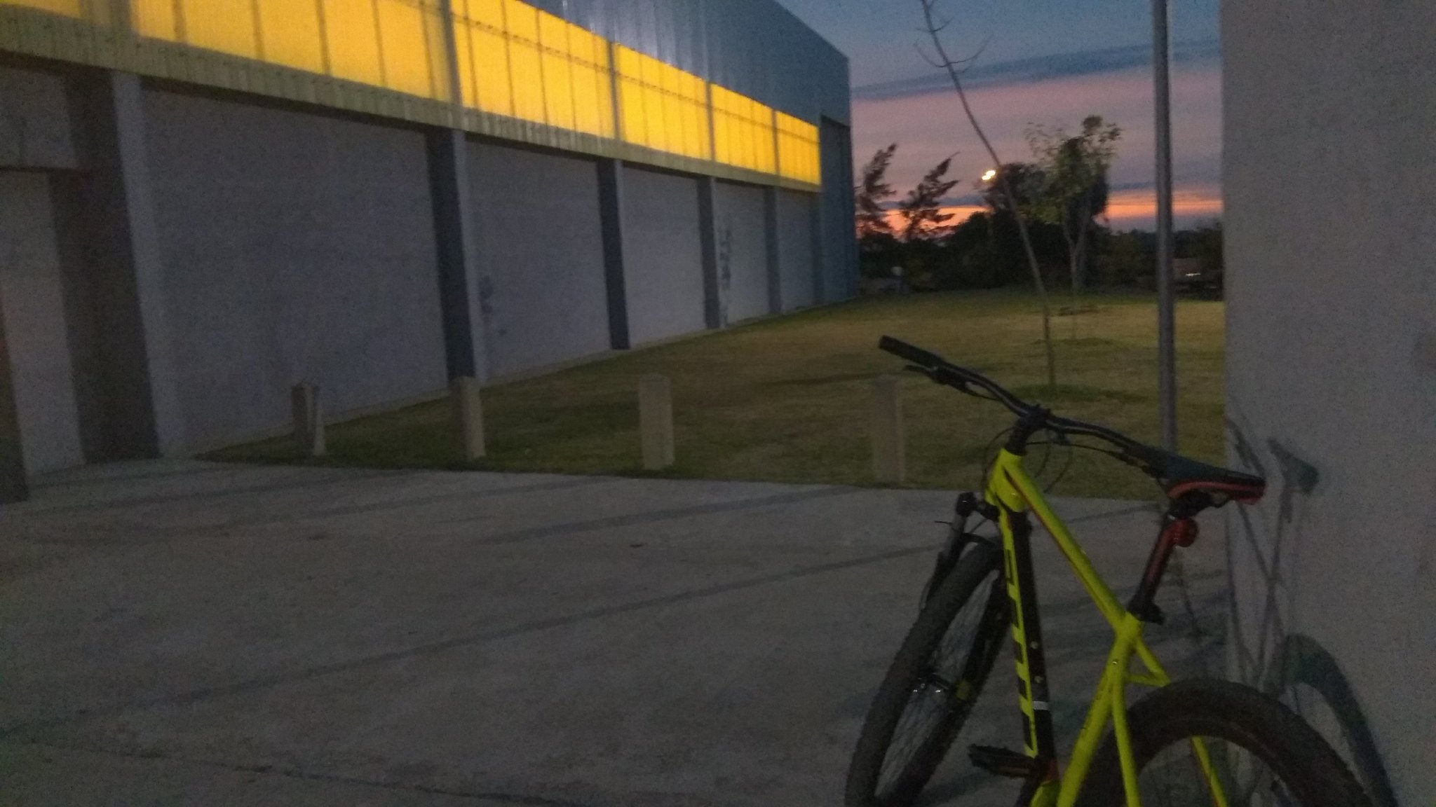 En gimnasio polideportivo